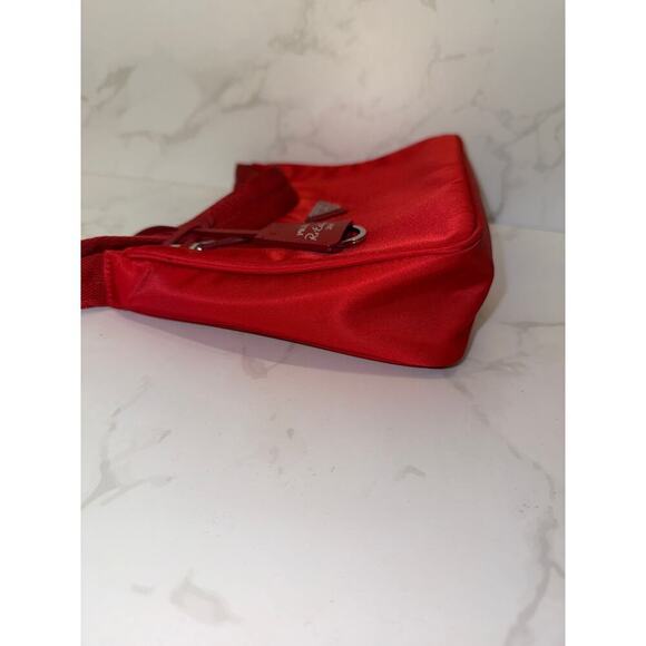 Prada Re-Edition Nylon Shoulder Bag in Rosso - Picture 7 of 7